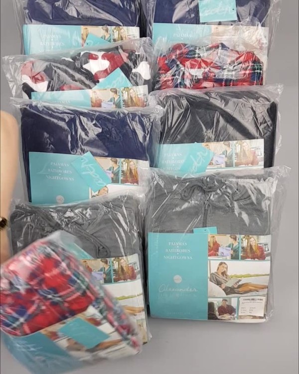 Фотография  457 - Халаты, комбинезоны (семейный) СТОК CAN#10 кг, ЛОТ №4448 оптом в Ростове-на-Дону и Ростовской области