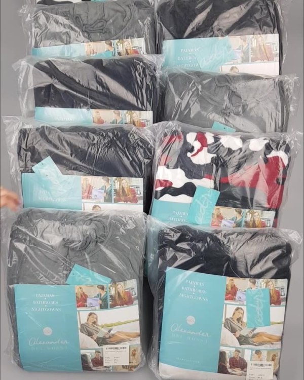 Фотография  507 - Халаты, комбинезоны (семейный) СТОК CAN#10 кг, ЛОТ №4449 оптом в Ростове-на-Дону и Ростовской области