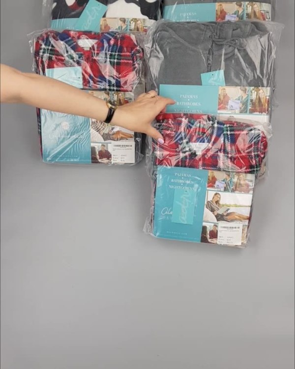 Фотография  624 - Халаты, комбинезоны (семейный) СТОК CAN#10 кг, ЛОТ №4451 оптом в Ростове-на-Дону и Ростовской области