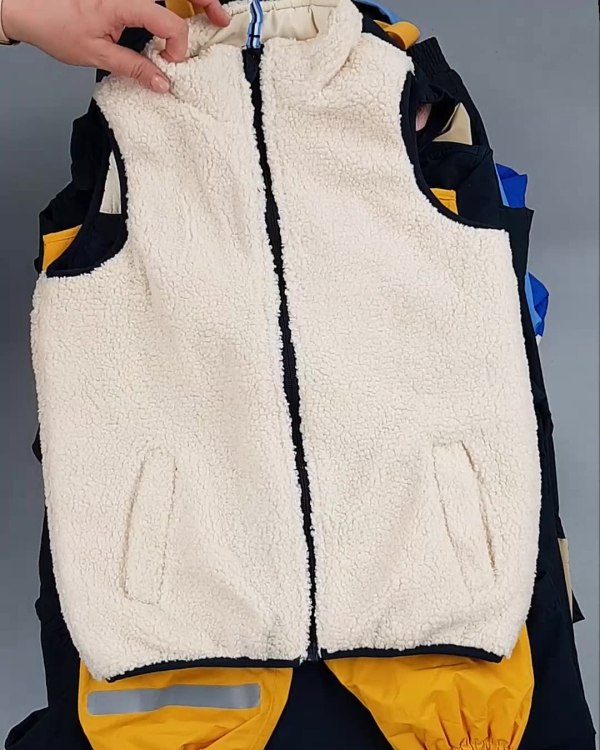 Фотография  380 - Верхняя одежда TCM kids 074#7 кг, ЛОТ №6681 оптом в Ростове-на-Дону и Ростовской области