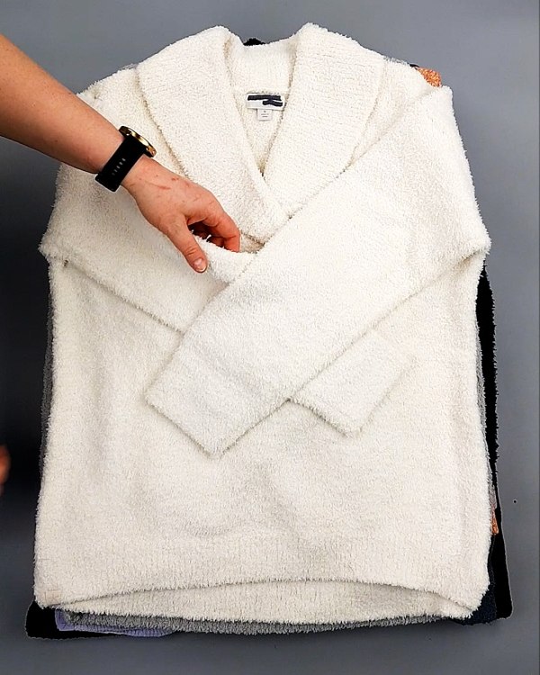 Фотография  698 - Джемпера СТОК CAN 084#7 кг, ЛОТ №7648 оптом в Ростове-на-Дону и Ростовской области