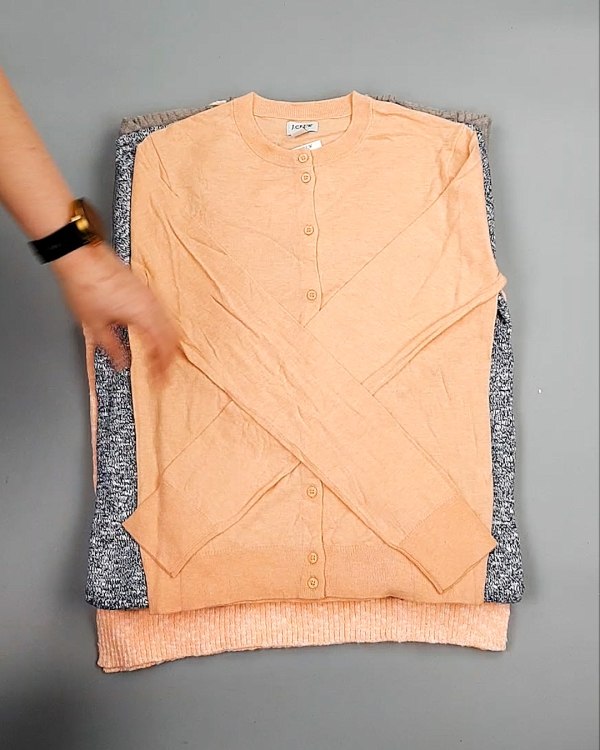 Фотография  635 - Джемпера легкие СТОК CAN 084#7 кг, ЛОТ №7635 оптом в Ростове-на-Дону и Ростовской области